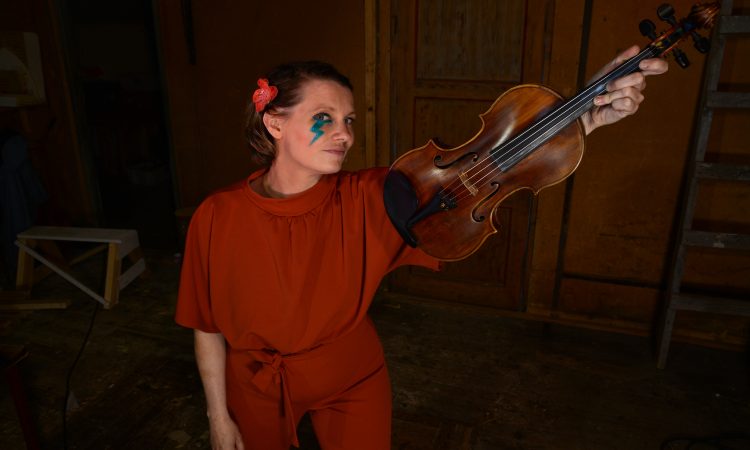 Ômvesla – Nina Fjeldet